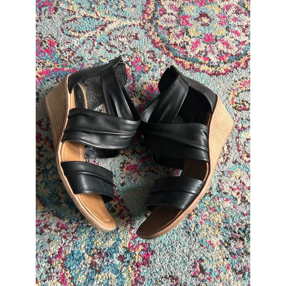 Eurosoft Ginnifer Wedge Sandals Black Pleated Crossover Straps Comfort Shoes
